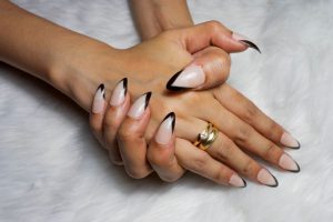 black-tip-french-manicure-stiletto-nails-bio-sculpture-gel-ss-featured